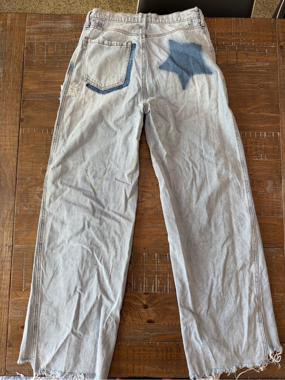 Star and pocket trendy jeans size 7 light wash